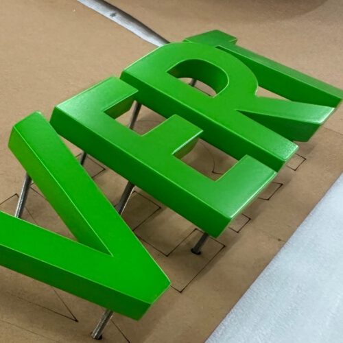 enseigne non lumineuse acrylique peinture verte finition satinée KNL acry