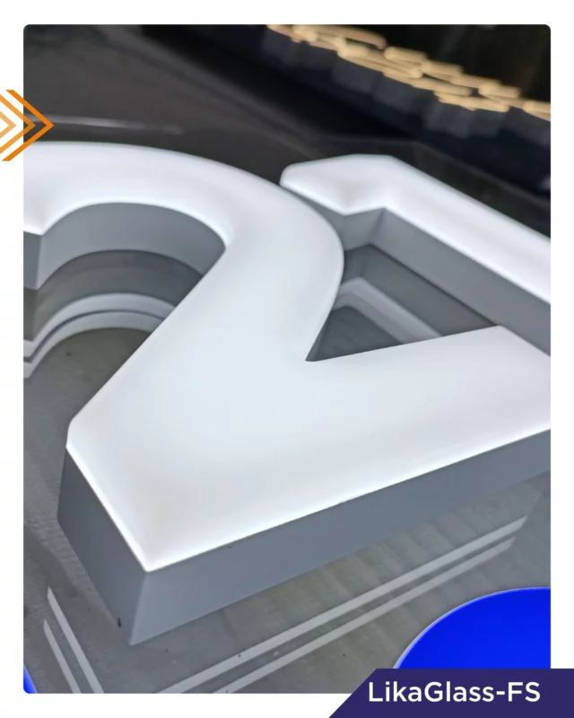 🔗 Fixation discrète, effet garanti

Nos systèmes de fixation invisibles double face assurent une finition épurée et moderne. Habillez jusqu’aux vitres et vitrines avec notre gamme LikaGlass.

#blocled #light #enseignelumineuse #enseigne #sign #ledlights #led